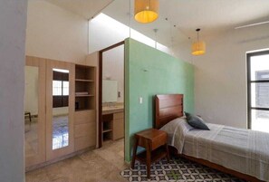 1 bedroom, iron/ironing board, WiFi, bed sheets - Beautiful Green House in Merida's Centro. (Mérida)