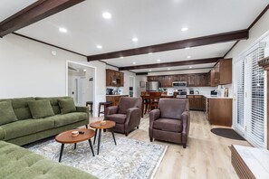 Smart-TV, peis og bordtennis