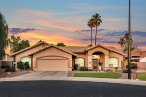 Exterior - Exceptional Islands Heated Pool/Spa Home! Sleeps 12. 30 Night Min. (Gilbert)