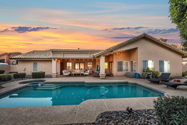A heated pool - Exceptional Islands Heated Pool/Spa Home! Sleeps 12. 30 Night Min. (Gilbert)