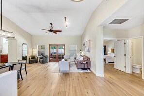 Interior - Exceptional Islands Heated Pool/Spa Home! Sleeps 12. 30 Night Min. (Gilbert)