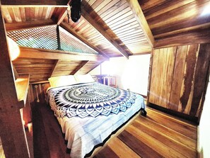 3 bedrooms, desk