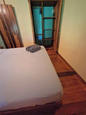 3 Schlafzimmer, Schreibtisch