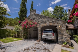 Accessible parking - Casa Rincón by Lumina (Parras)