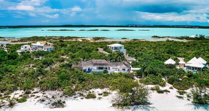 TC Villas -Six Turtles -Beachfront Luxury on Taylor Bay with Pool & Beach Views