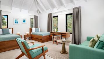 Een televisie en een stereo