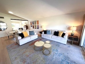 Smart TV, books, music library - LaQuinta Country Club Villa by Luxe Traveler (La Quinta)