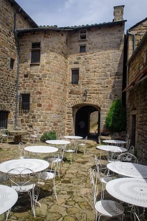 Breakfast, lunch and dinner served - Auberge La Régordane (Prevencheres)