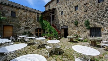 Breakfast, lunch, dinner served; French cuisine, garden views