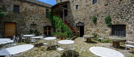 Breakfast, lunch, dinner served; French cuisine, garden views