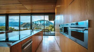 奢華單棟房屋, 3 間臥室, 湖景 | 私人廚房 | 大型雪櫃/冰箱、微波爐、焗爐、爐具