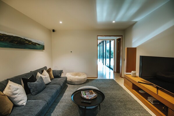 Luxury House, 3 Bedrooms, Lake View | Living area - Aurum - Luxury Villa - Lake Views (Wanaka)