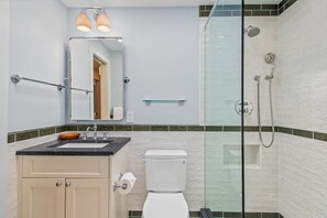 Shower, hair dryer, towels - Le Clairvaux Unit 9 | Newly remodeled 2BD/2BTH condo in the heart of downtown Aspen (Aspen)