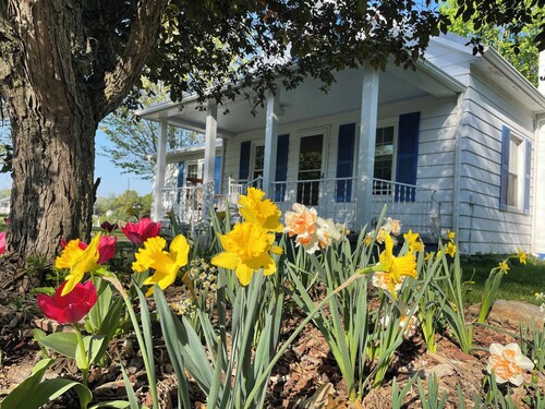 Peaceful cottage in farmland - close to Luray, Shenandoah River & National Park