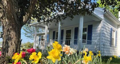 Peaceful cottage in farmland - close to Luray, Shenandoah River & National Park