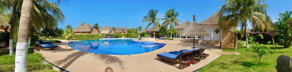 Outdoor pool - Swimming pool villa in secure residence with dream beach! 150 m from shops  (Saly)