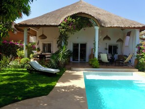Outdoor pool - Swimming pool villa in secure residence with dream beach! 150 m from shops  (Saly)