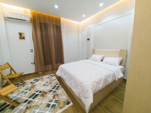 1 bedroom, iron/ironing board, WiFi, bed sheets - King TUT Suite (Cairo Governorate)