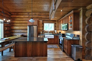 Frigorífic, microones, forn i placa de cuina 