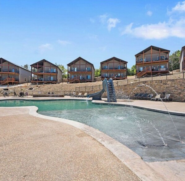 Outdoor pool - Cozy Lake Front Cabin23, Resort Pool,HotTub,Fire Pit,Kayaks,Pickle Ball,Trails!! (Branson)