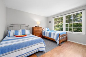 3 habitaciones, escritorio, tabla de planchar con plancha y wifi gratis 