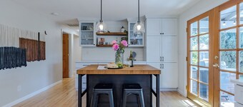 5-bedroom/3 bath home just 5 minutes to University of Oregon, patio/hot tub