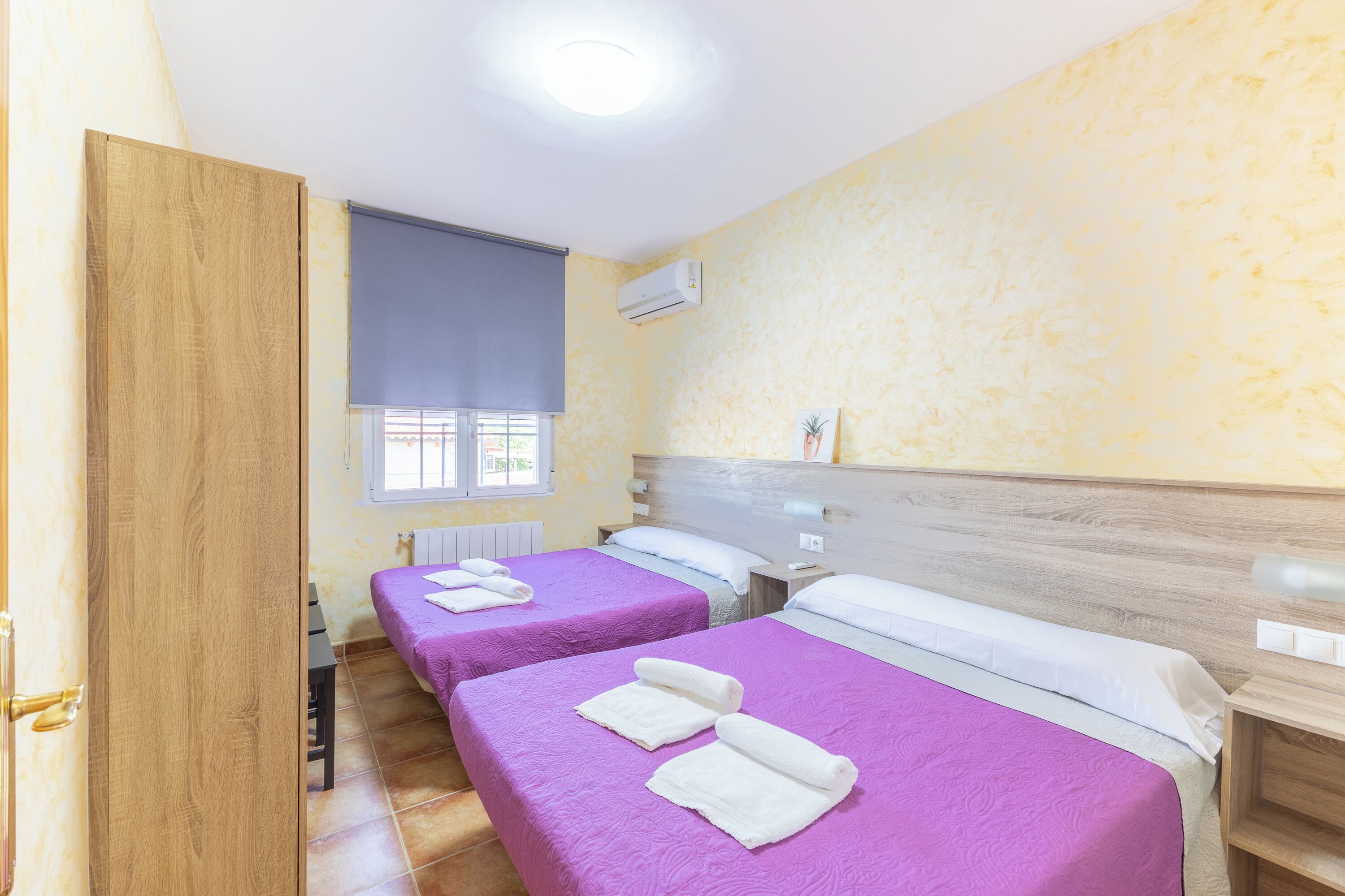 8 slaapkamers, een strijkplank/strijkijzer, gratis wifi, beddengoed