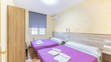 8 slaapkamers, een strijkplank/strijkijzer, gratis wifi, beddengoed