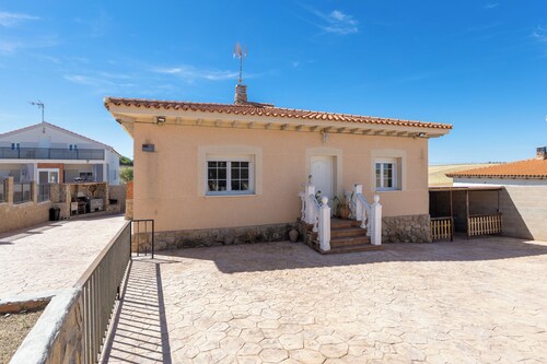 Country House 'Finca Los Nieto' with Private Pool, Wi-Fi and Air Conditioning