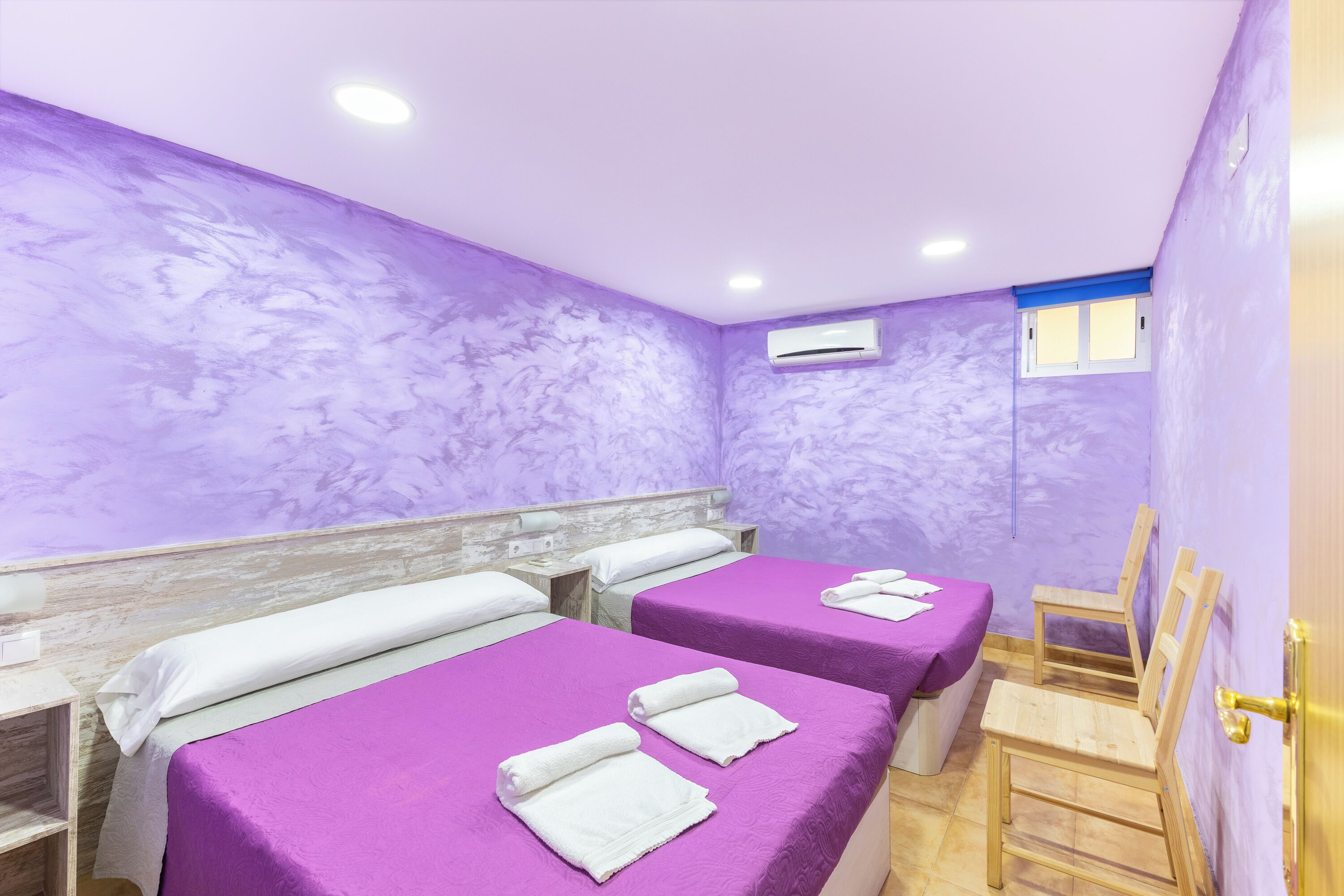 8 chambres, fer et planche à repasser, Wi-Fi gratuit, draps fournis