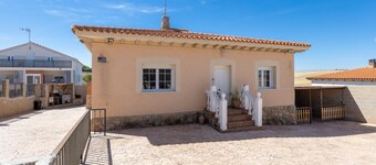Country House 'Finca Los Nieto' with Private Pool, Wi-Fi and Air Conditioning