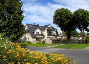 Exterior - Central but quietly located apartment near the beach! - New series (Zingst)