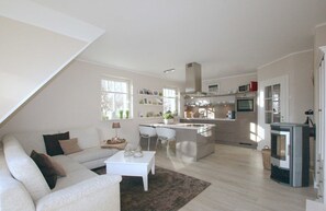 Fernseher, Kamin, DVD-Player, Stereoanlage