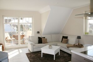 Fernseher, Kamin, DVD-Player, Stereoanlage