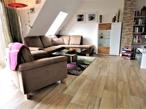 Fernseher, DVD-Player, Stereoanlage