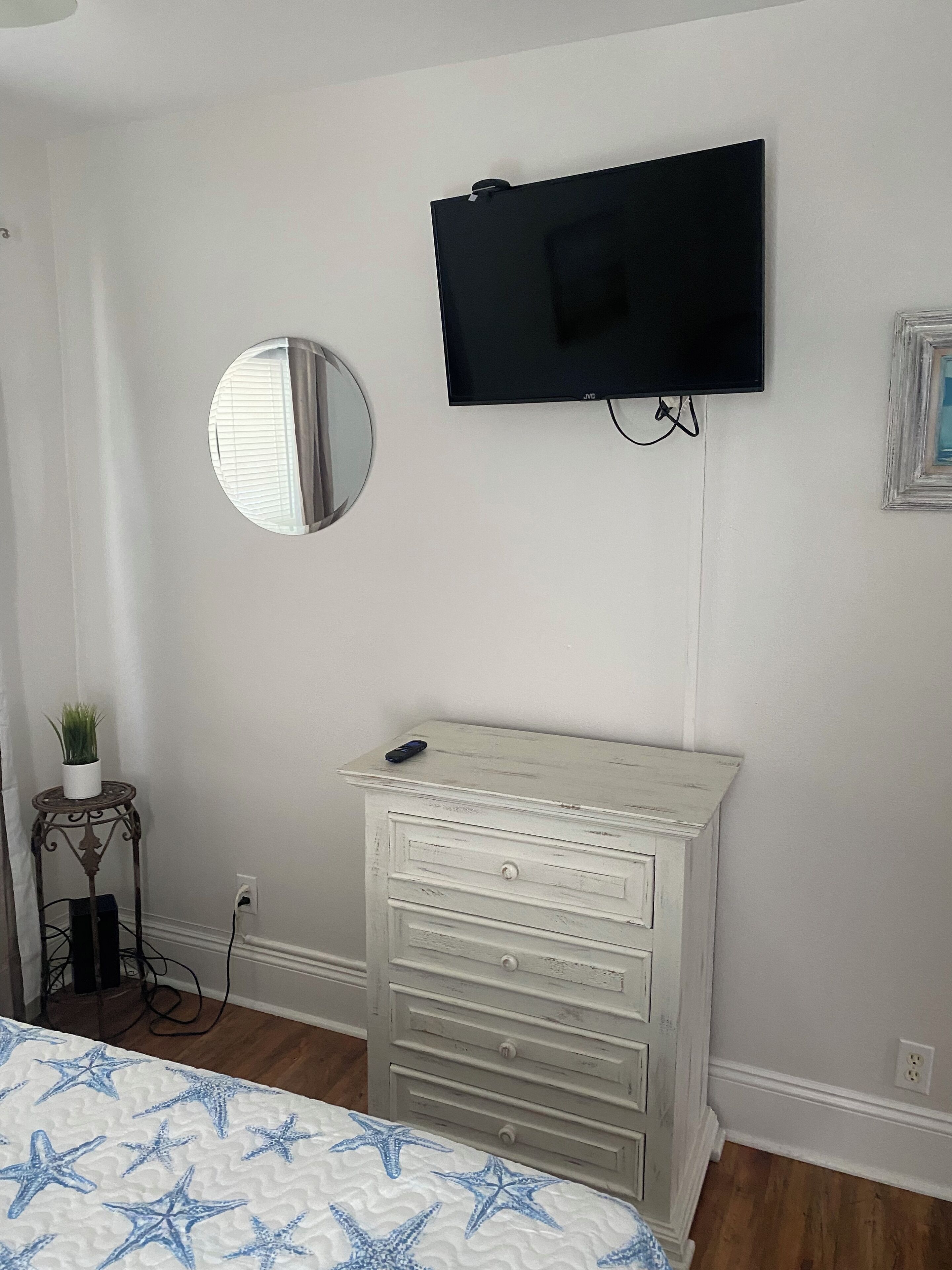 Sanddollar Cottage great stay just seconds from beach