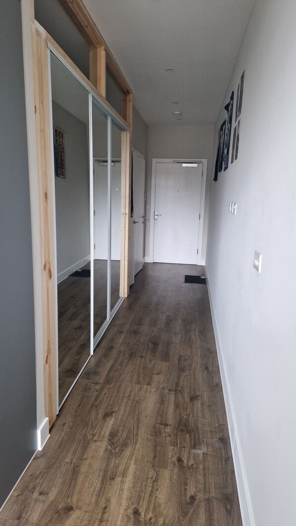 Interior - New modern East LDN apartment 5mins walk from Station, restaurants, gym & shops! (Romford)