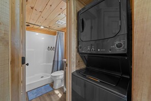 Hårføner og håndklær