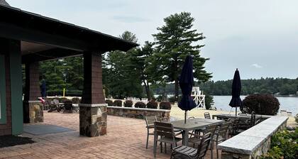 Charming 2-bedroom cottage in Westford, sandy beach, 2 pools, restaurant on site