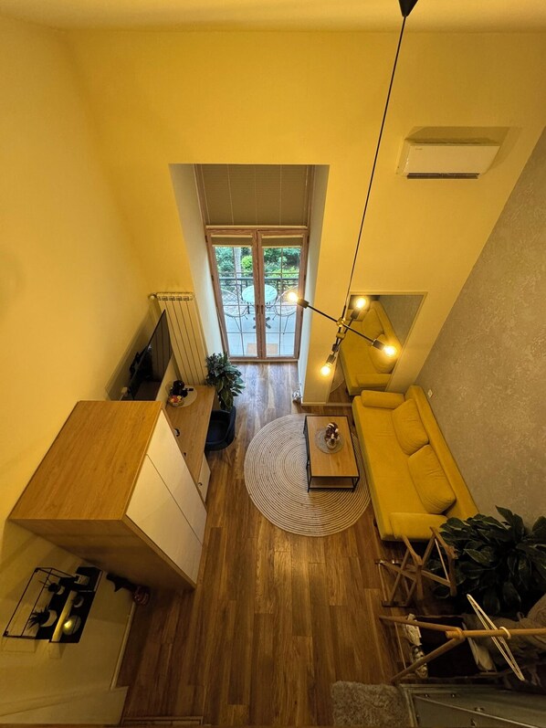 City Apartment, Park View | Living area | 50-inch Smart TV with digital channels, Netflix, streaming services - Downtown Apartments Baku (Baku)