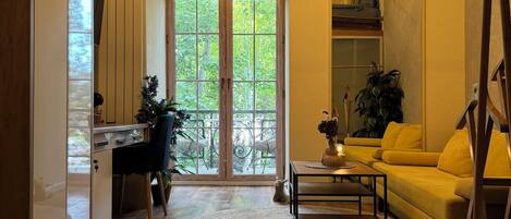 City Apartment, Park View | Living area