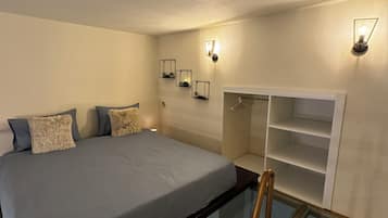 City Apartment, Park View | 1 bedroom, in-room safe, desk, iron/ironing board