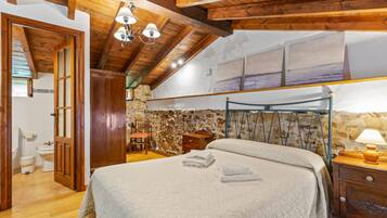 1 slaapkamer, een strijkplank/strijkijzer, gratis wifi, beddengoed