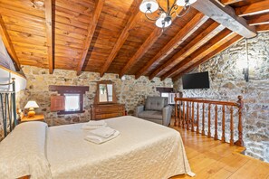 1 habitación, tabla de planchar con plancha, wifi gratis y ropa de cama