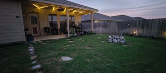 Pet and family friendly nirvana, privately fenced yard near downtown Fort Worth