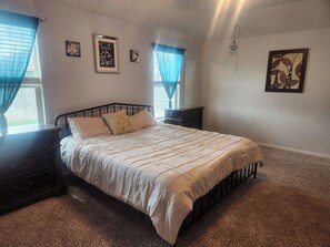 4 habitaciones, escritorio, tabla de planchar con plancha y wifi gratis 