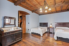 4 camere, Wi-Fi gratuito, lenzuola