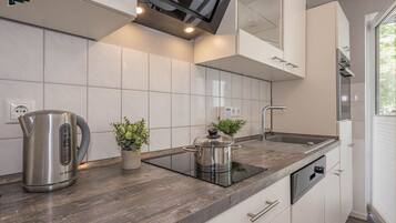 Kühlschrank, Ofen, Herdplatte, Geschirrspüler