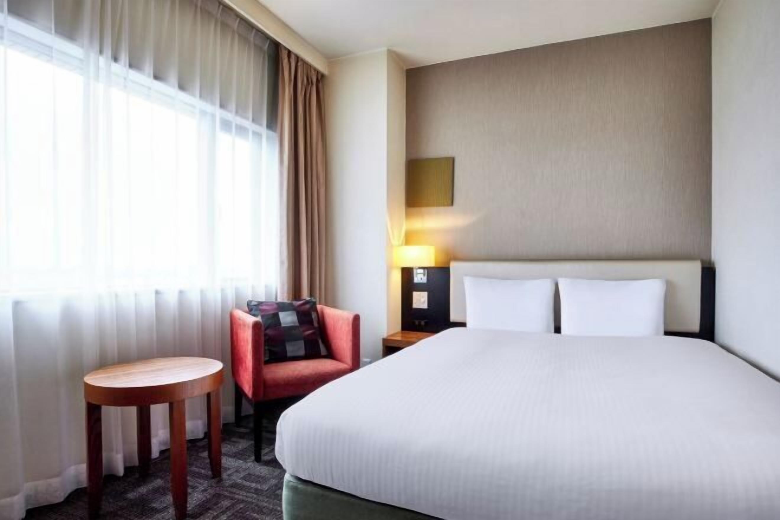 Down comforters, in-room safe, desk, blackout drapes