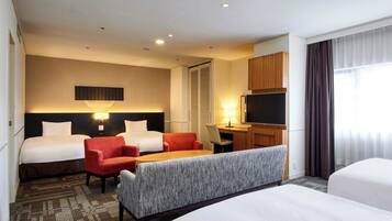 1 bedroom, down duvets, in-room safe, desk
